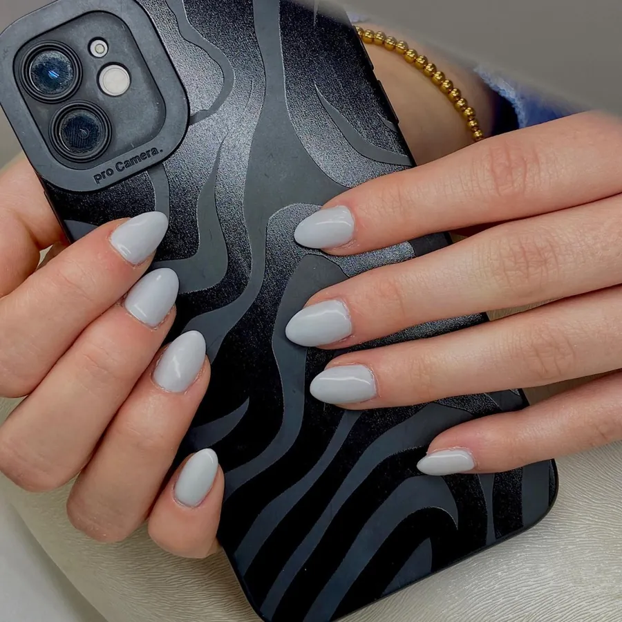 Gelnägel in Grau, Nageldesign Bielefeld