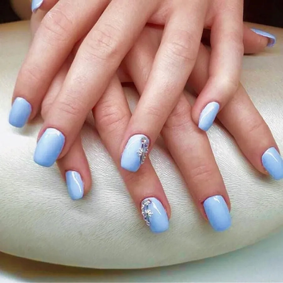 Gelnägel in Hellblau, Ann Nails Bielefeld