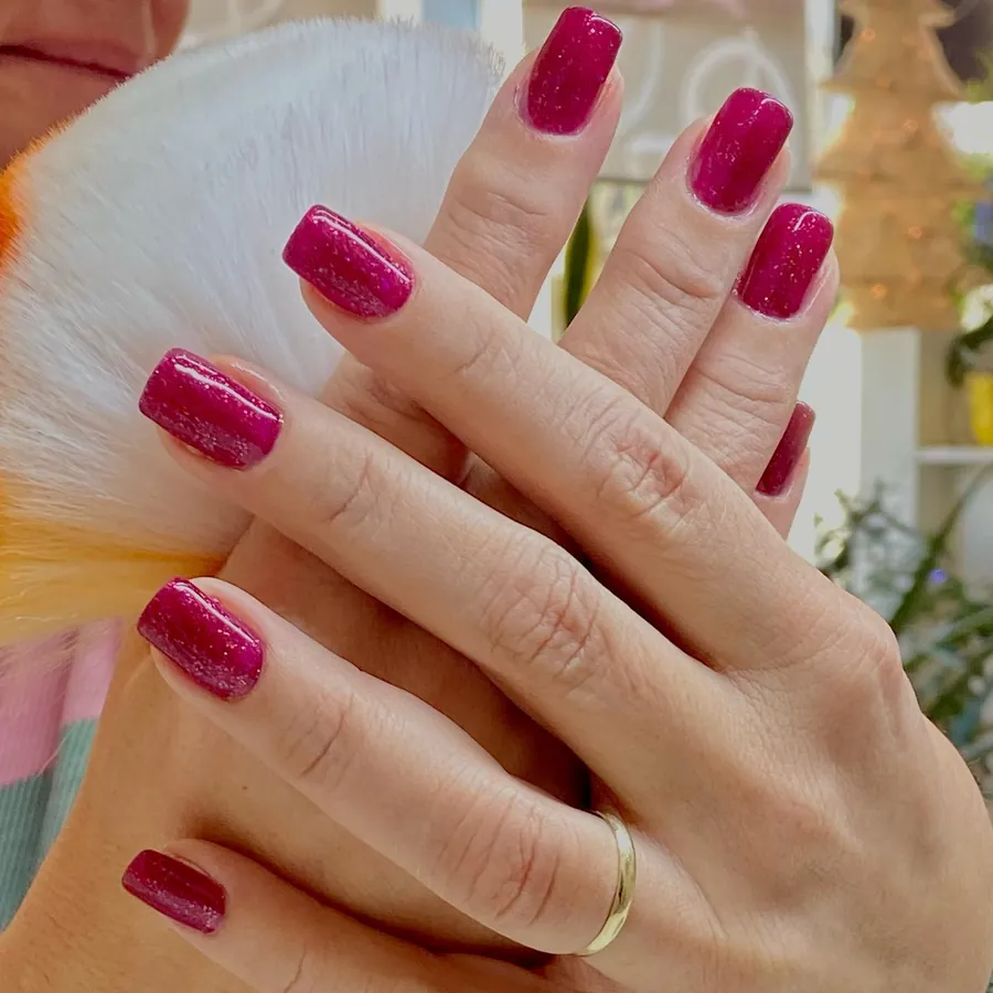 Farbige Gelnägel in Magenta mit Glitzer, Ann Nails Bielefeld