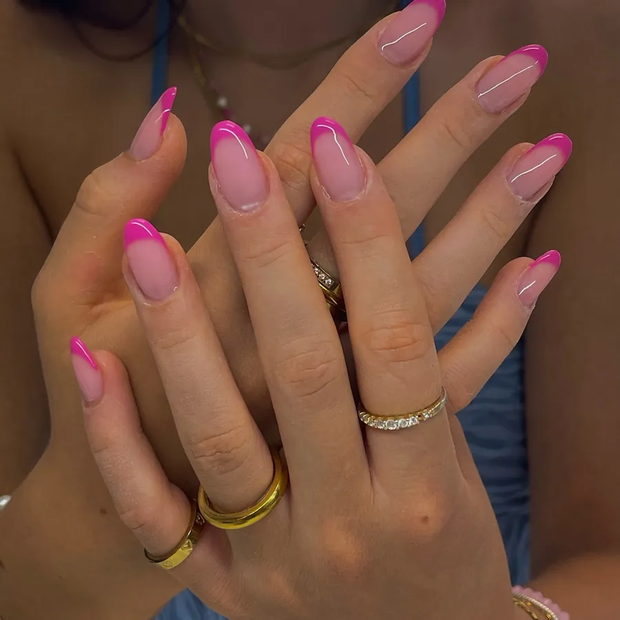 Farbiger French mit pinker Spitze, Nagelstudio Bielefeld
