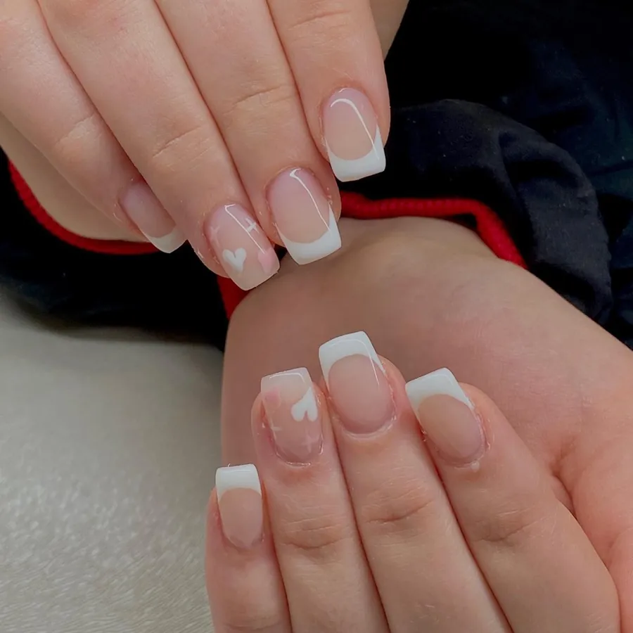 Frisch aufgefüllte, kurze French Nägel, Nagelstudio Bielefeld