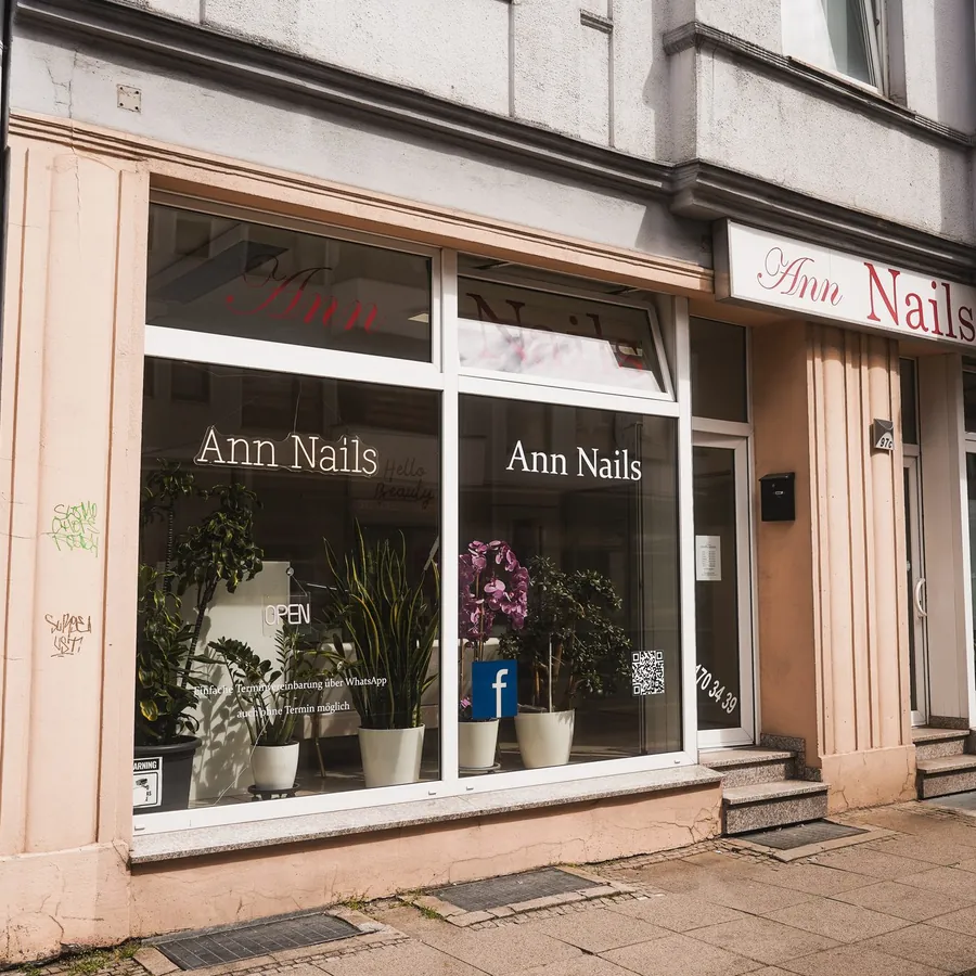 Schaufenster von Ann Nails in der Bielefelder Innenstadt