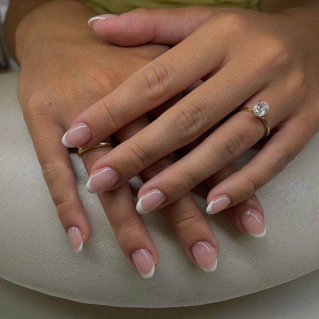 Feine, natürlich wirkende French Nails